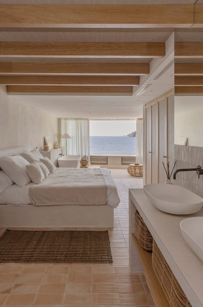 Press article by Casas AD